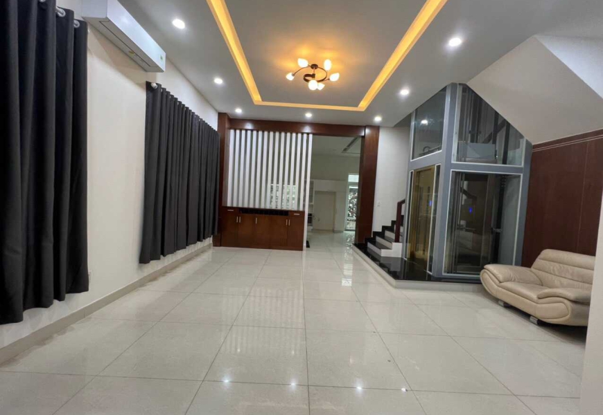 BÁN GẤP BIỆT THỰ KDC HIMLAM PHƯỜNG TÂN HƯNG NGAY TRƯỜNG QUỐC TẾ VSTAR GẦN LOTTE Q7