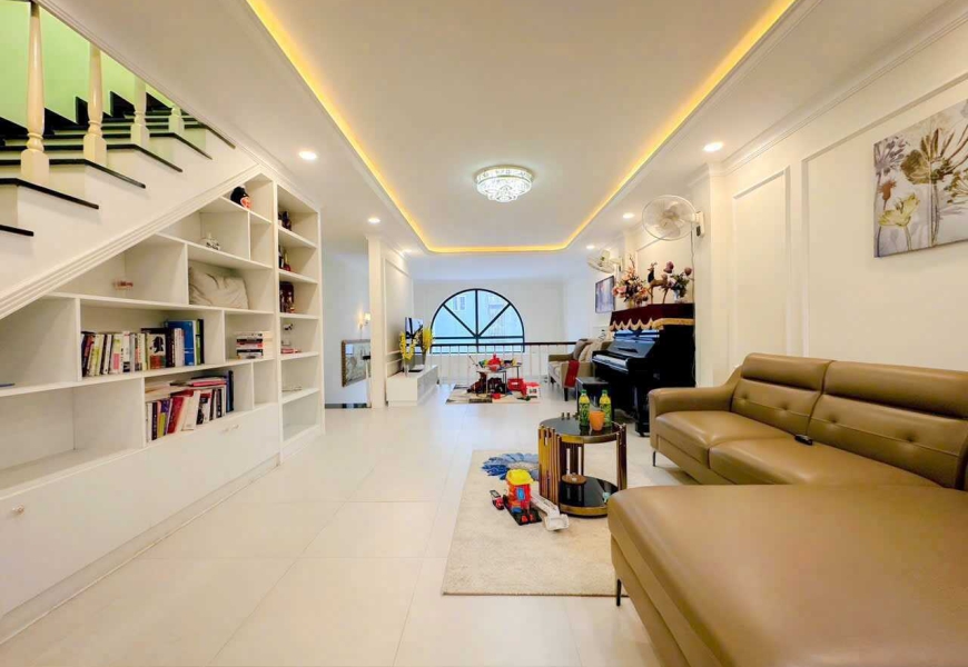 0909227199 NHÀ ĐẸP 4 TẦNG _ XE HƠI TRÁNH NHAU _ HOÀNG QUỐC VIỆT _ QUẬN 7
