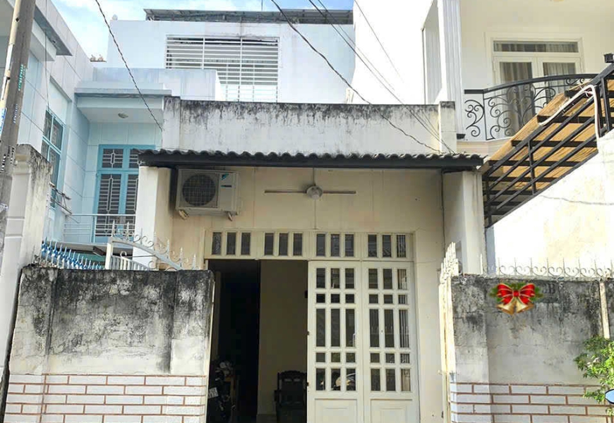 Bán nhà cấp 4 đường Gò Ô Môi, phường Phú Thuận, quận 7