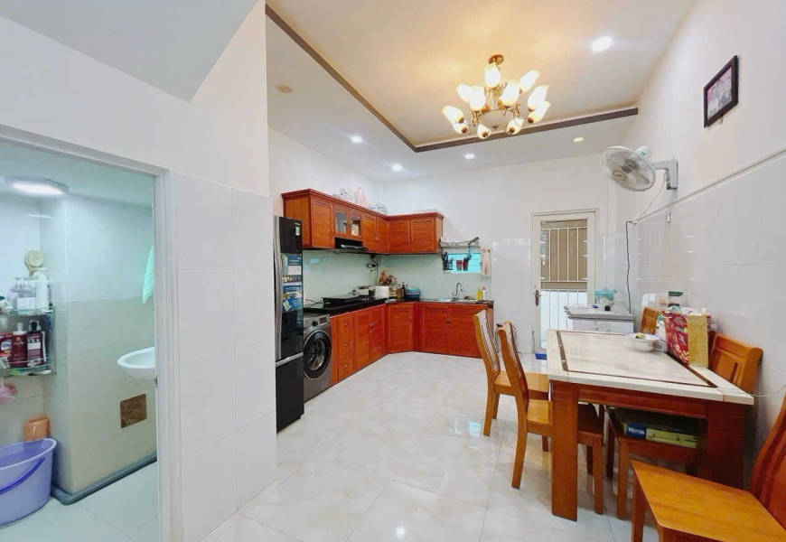 BÁN NHÀ MỚI 2 LẦU ĐƯỜNG XE HƠI 1979/23 TT NHÀ BÈ .TP HCM. LIỀN KỀ Q 7 . GẦN CHỢ PHÚ XUÂN. CÁCH PHÚ MỸ HƯNG 5 PHÚT