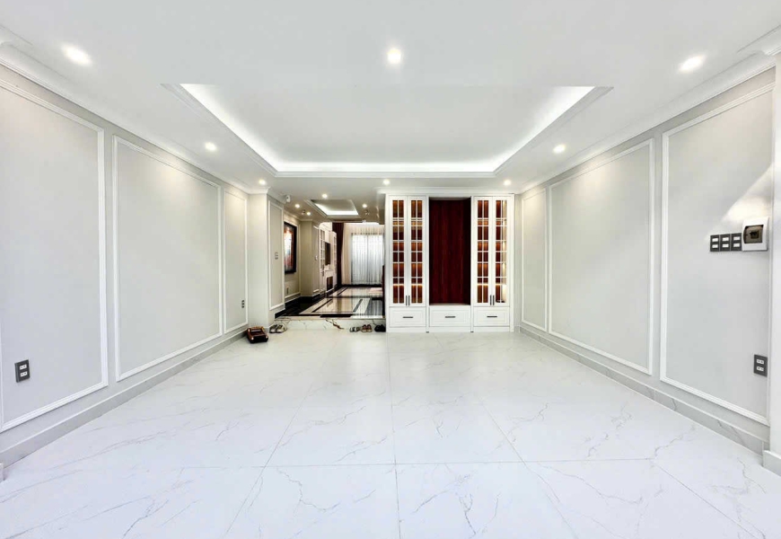 SIÊU PHẨM 9,5 tỷ (Thương Lượng) - CÓ CHỪA Ô LẮP THANG MÁY LỚN (1,5m x 1,5m)