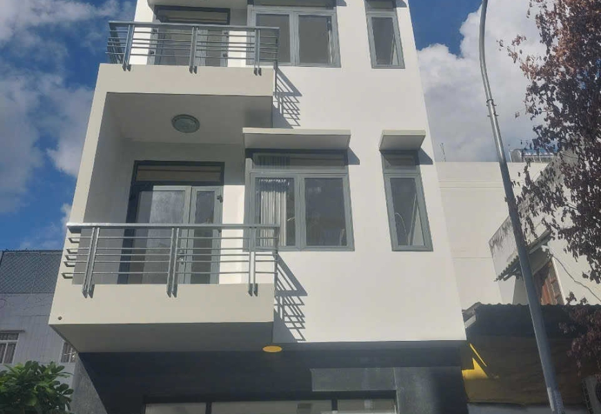 HÀNG HIẾM NHÀ NGANG 5-CÔNG ÍCH QUẬN 4