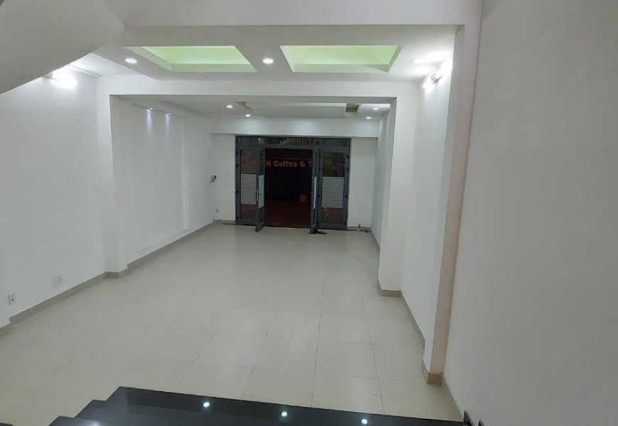 HÀNG HIẾM NHÀ NGANG 5-CÔNG ÍCH QUẬN 4