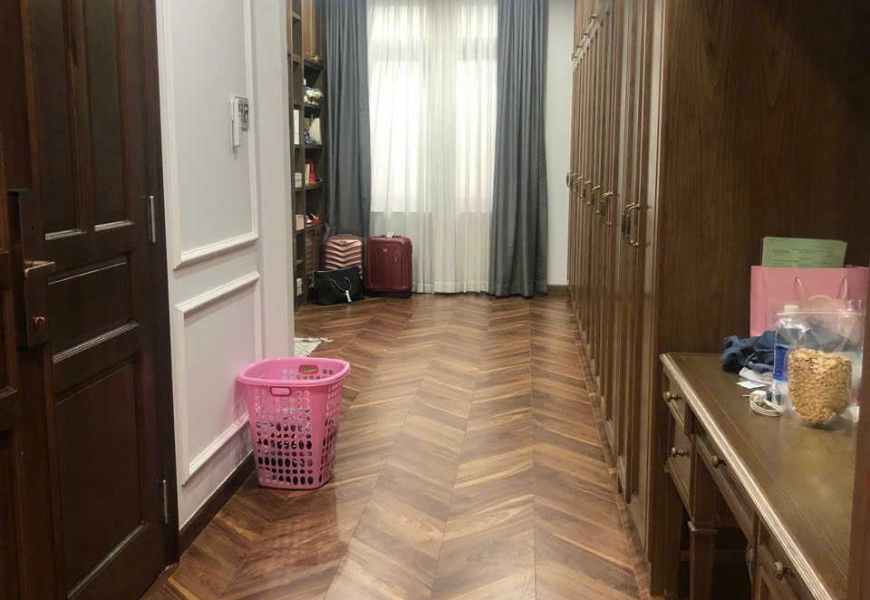 Bán nhà MT đường số Kdc Sadeco ven sông Tân Phong