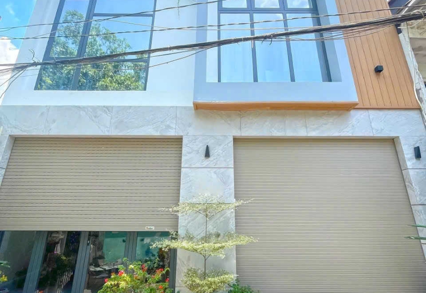 BÁN NHÀ ĐẸP FULL NỘI THẤT – HẺM XE HƠI, KHU VỰC NGUYỄN VĂN LINH GẦN KCX TÂN THUẬN
