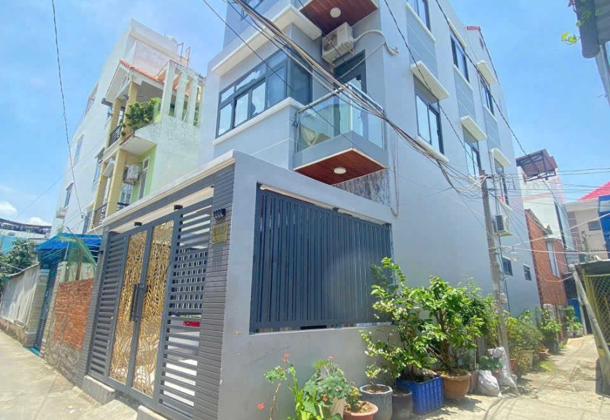 Bán nhà hẻm 935 HTP dt 5×14 góc 2 mt