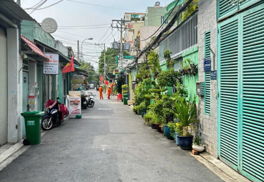 giá rẻ nhất quận 7 chỉ 9 tỷ 960 triệu (TL ) Bán nhà HXH Bùi Văn Ba ,quận 7 -cạnh khu chế xuất Tân thuận.cách quân 4,quận 1 chỉ 8phut xe máy nha .cách 200 m đầy đủ tiện ích