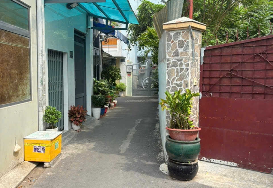 giá rẻ nhất quận 7 chỉ 9 tỷ 960 triệu (TL ) Bán nhà HXH Bùi Văn Ba ,quận 7 -cạnh khu chế xuất Tân thuận.cách quân 4,quận 1 chỉ 8phut xe máy nha .cách 200 m đầy đủ tiện ích