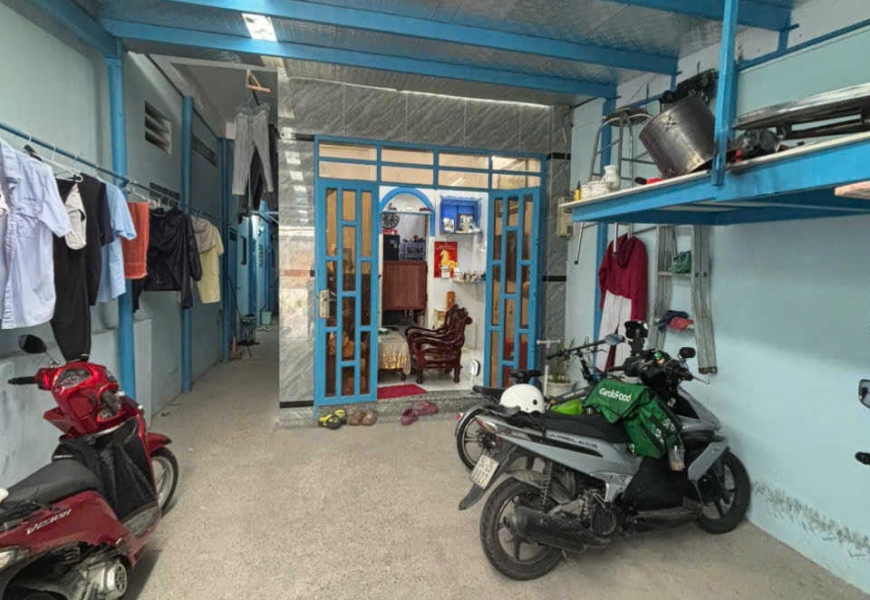 giá rẻ nhất quận 7 chỉ 9 tỷ 960 triệu (TL ) Bán nhà HXH Bùi Văn Ba ,quận 7 -cạnh khu chế xuất Tân thuận.cách quân 4,quận 1 chỉ 8phut xe máy nha .cách 200 m đầy đủ tiện ích