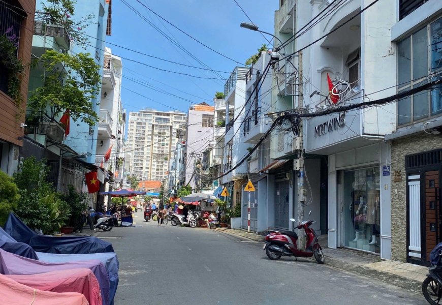 BÁN NHÀ MT CƯ XÁ NGÂN HÀNG  ĐƯỜNG KINH DOẠN GẦN CHỢ.BV .TRƯỜNG HỌC .STHI.ĐẦY ĐỦ TIỆN ÍCH.