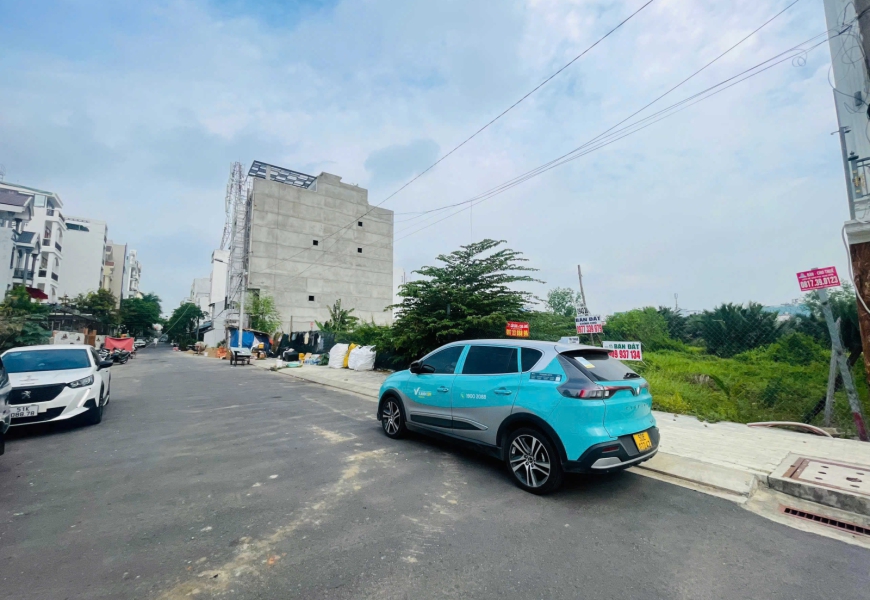 Giảm 3 tỷ cần bán nhanh..giá còn 73tỷ  Bán lô đất 3 mặt tiền 600m thổ và 400m ngoài (tổng 1000m2)  đường số lâm văn bền,Q7