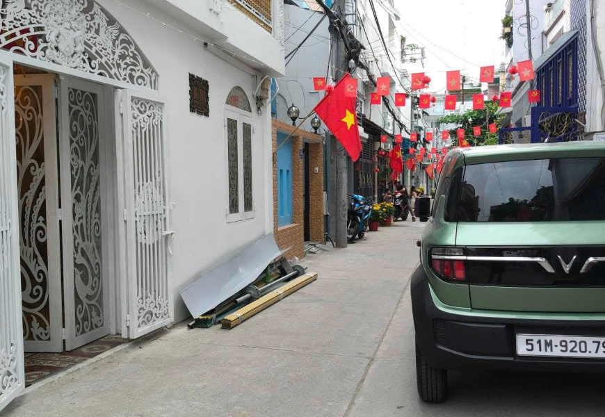 cho thuê nhà Nguyên căn biệt thự rát vàng Q7  hoặc các lầu trên,nội thất mới Vị trí lâm văn bền,  quận 7
