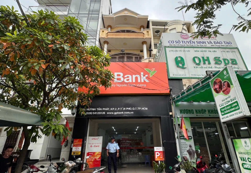 cho thuê nguyên căn nhà 4 tầng MT huỳnh tấn phát
