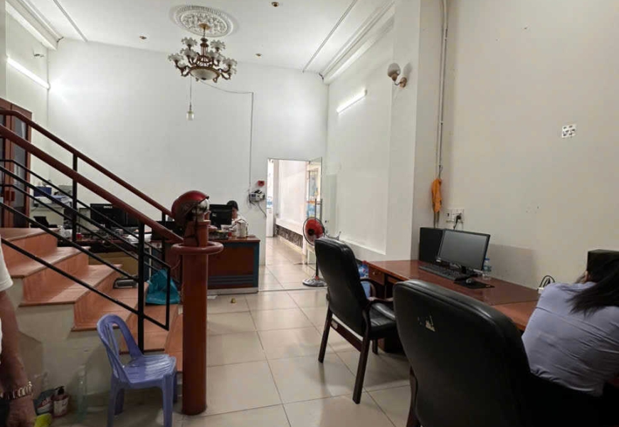 cho thuê nguyên căn nhà 4 tầng MT huỳnh tấn phát