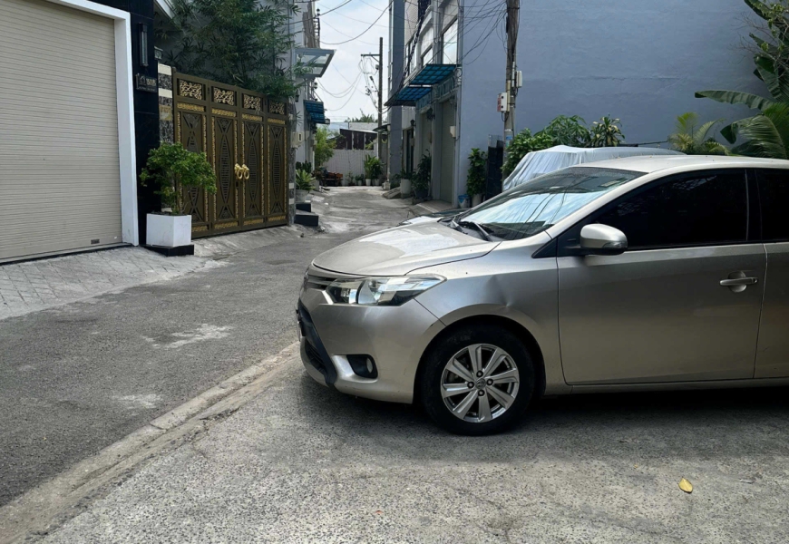 Bán nhà Góc 2MT hẻm xe hơi huỳnh tấn phát