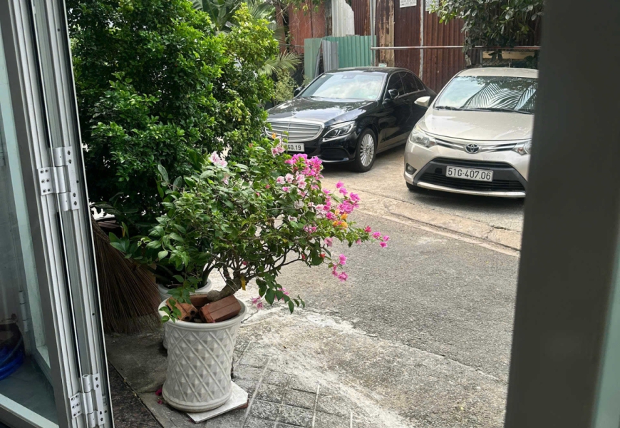 Bán nhà Góc 2MT hẻm xe hơi huỳnh tấn phát