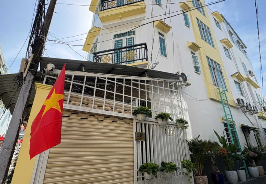 BÁN NHÀ MỚI CĂN GÓC MẶT TIỀN HẺM XE HƠI HUỲNH TẤN PHÁT, PHƯỜNG PHÚ THUẬN - Đang khai thác cho thuê làm CHDV, full nội thất, thu nhập 40tr/tháng