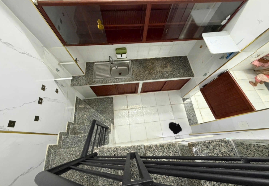 CHO THUÊ QUẬN 7 NHÀ MẶT TIỀN VÙA Ở VỪA KINH DOANH BÙI VĂN BA XE HƠI TỚI CỬA