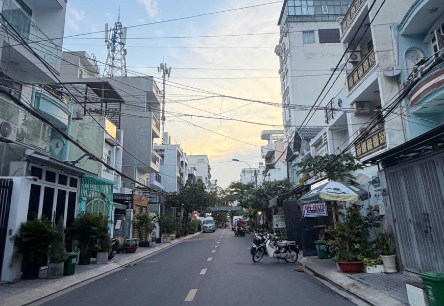 0914020039 EM DUNG BÁN ĐẤT Mặt tiền đường số 49 Quận 7 