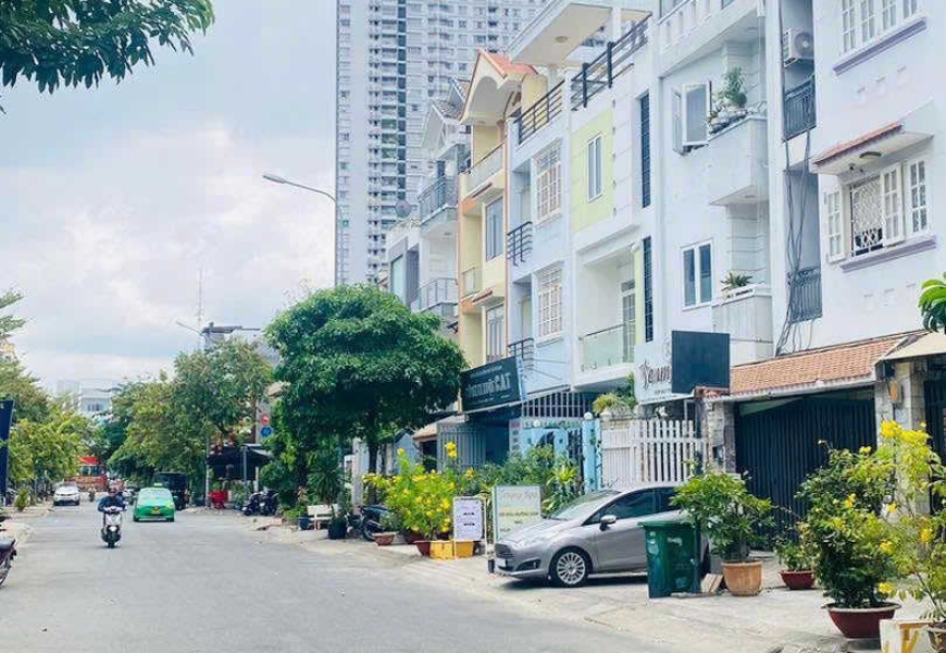 NHÀ PHỐ – KHU HIM LAM, Q.7 Đường 16m, đối diện công viên