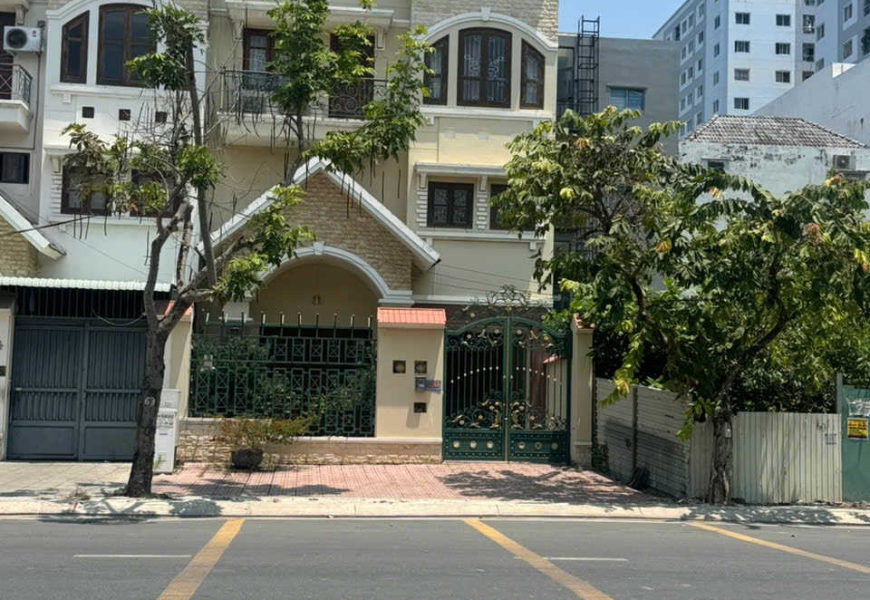 Bán biệt thự mặt tiền 30m phú Thuận q7 kinh doanh mọi ngành nghề khu cao cấp liền kề Phú Mỹ Hưng ( cty, ở , khách sạn …)