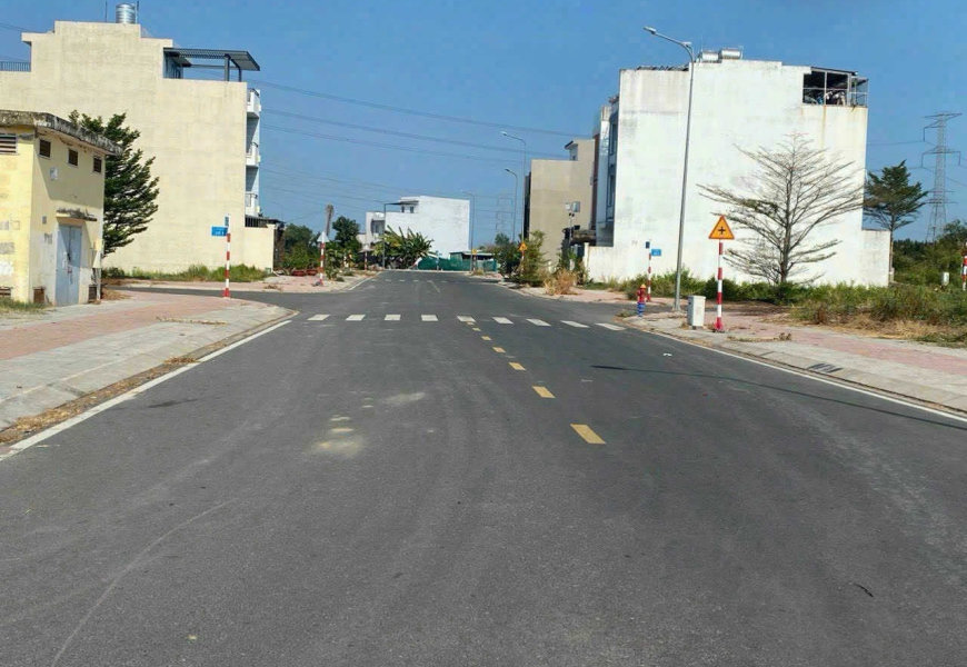 Bán đất 2 lô đất mặt tiền đường 20m KDC Thanh Nhựt ngay đường Phạm Hữu Lầu,Nhà Bè