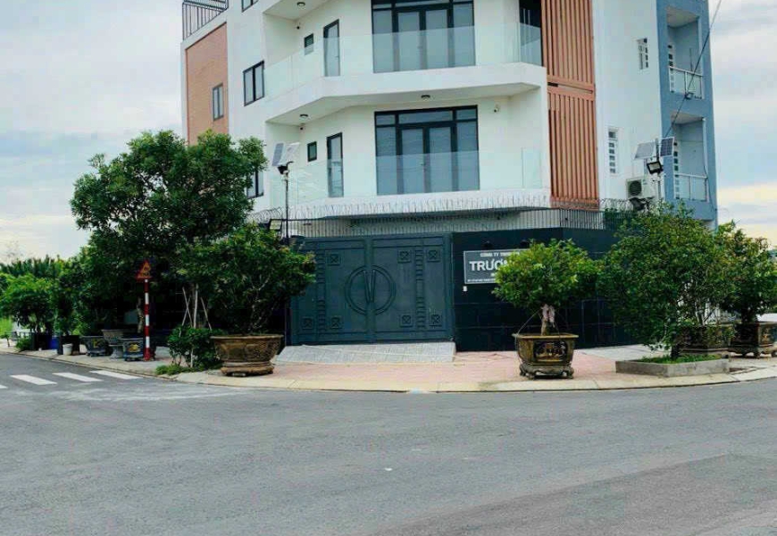 Bán đất 2 lô đất mặt tiền đường 20m KDC Thanh Nhựt ngay đường Phạm Hữu Lầu,Nhà Bè